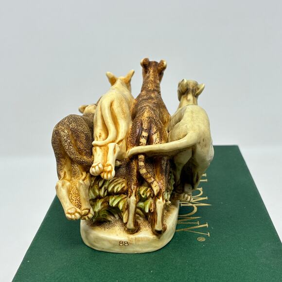 Harmony Kingdom Retired Racers Greyhounds Marble Resin Box Figurine 3060/5000 LE - Picture 4 of 12